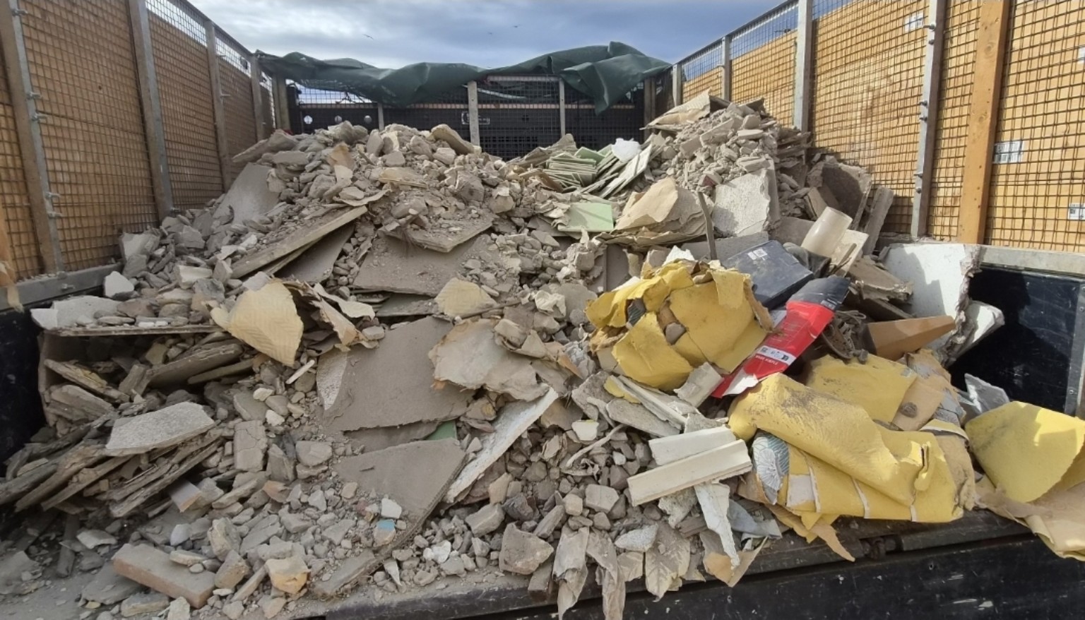Plasterboard and gypsum waste in the tipper